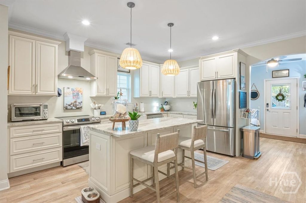 Image 10 of property listing at 506 E 34th Street, Savannah, GA 31401