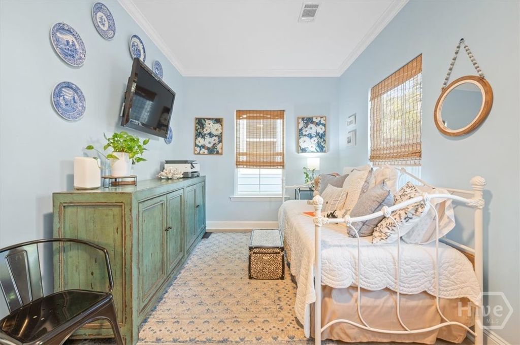 Image 18 of property listing at 506 E 34th Street, Savannah, GA 31401