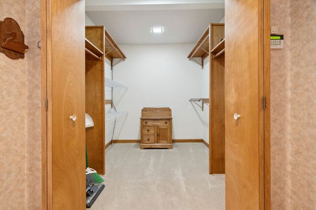 9 Umbrella Point, Wolfeboro, NH 03894