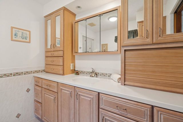 9 Umbrella Point, Wolfeboro, NH 03894