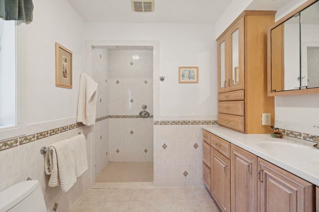 9 Umbrella Point, Wolfeboro, NH 03894