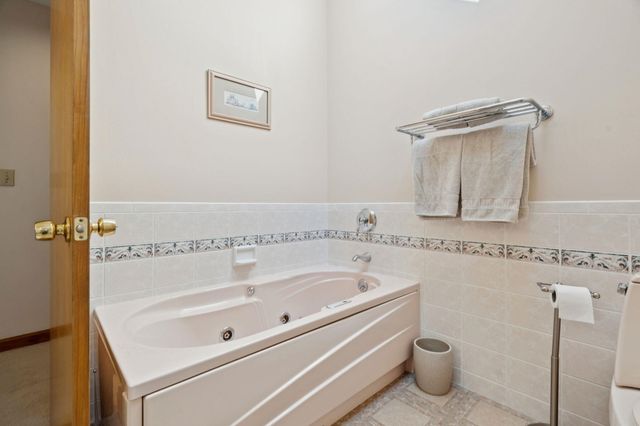 9 Umbrella Point, Wolfeboro, NH 03894