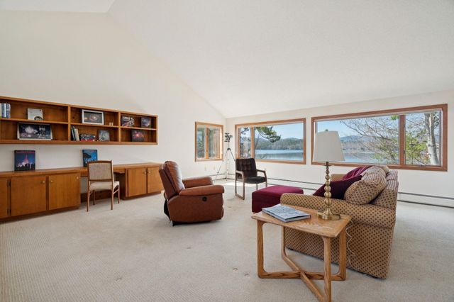 9 Umbrella Point, Wolfeboro, NH 03894