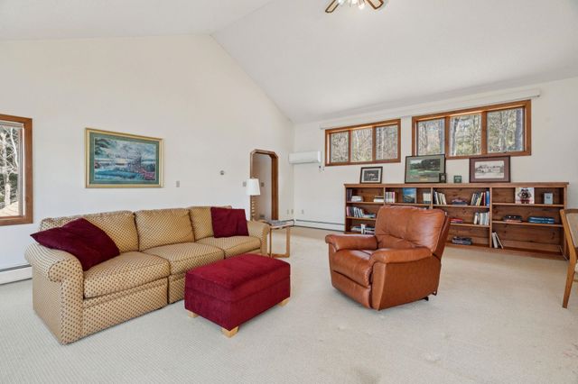 9 Umbrella Point, Wolfeboro, NH 03894