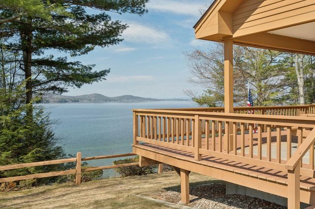 9 Umbrella Point, Wolfeboro, NH 03894