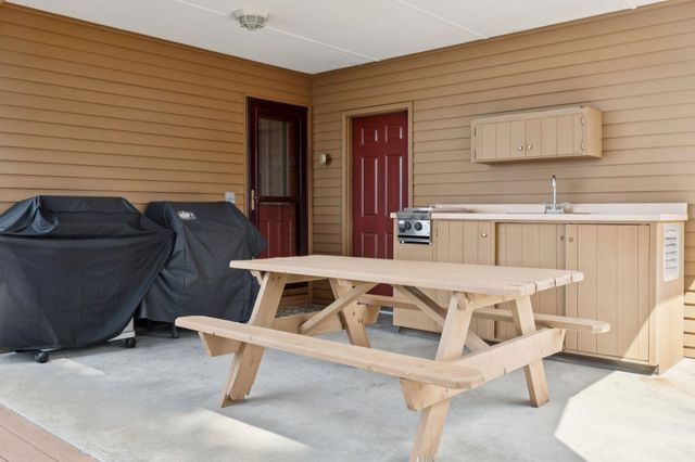 9 Umbrella Point, Wolfeboro, NH 03894
