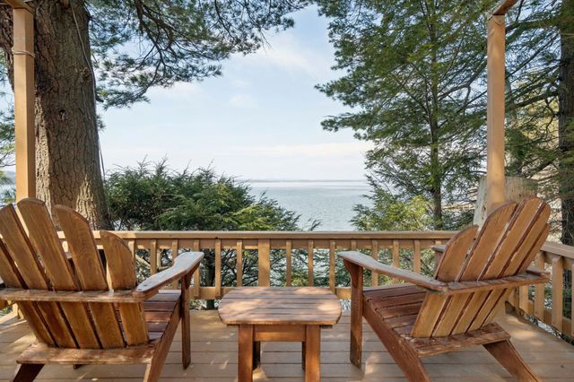 9 Umbrella Point, Wolfeboro, NH 03894