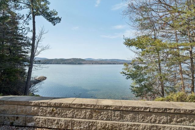 9 Umbrella Point, Wolfeboro, NH 03894
