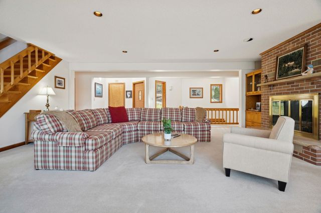 9 Umbrella Point, Wolfeboro, NH 03894