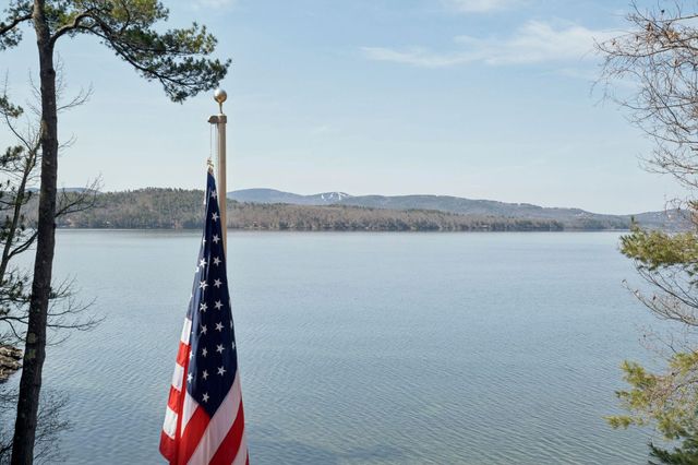 9 Umbrella Point, Wolfeboro, NH 03894