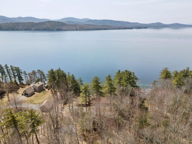 9 Umbrella Point, Wolfeboro, NH 03894