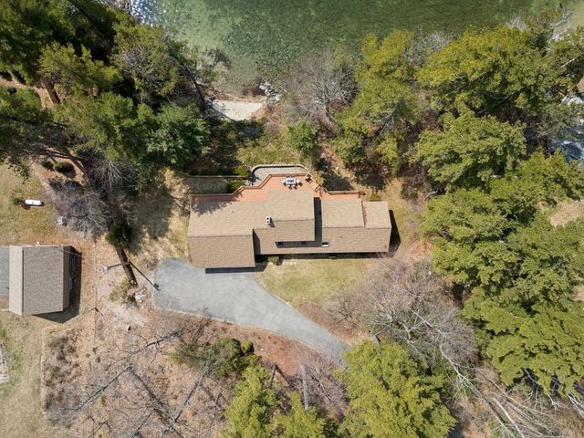 9 Umbrella Point, Wolfeboro, NH 03894