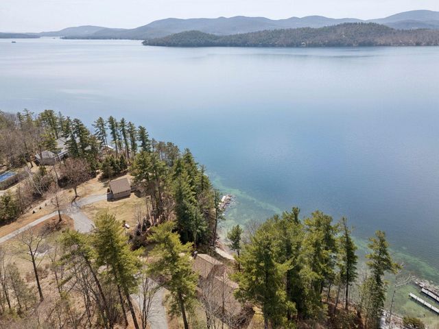 9 Umbrella Point, Wolfeboro, NH 03894