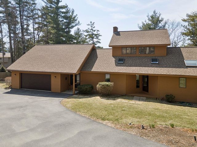 9 Umbrella Point, Wolfeboro, NH 03894