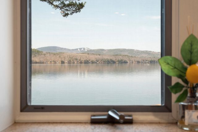 9 Umbrella Point, Wolfeboro, NH 03894
