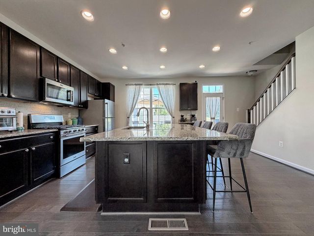 242-A BUCKEYE CIR, La Plata, MD 20646