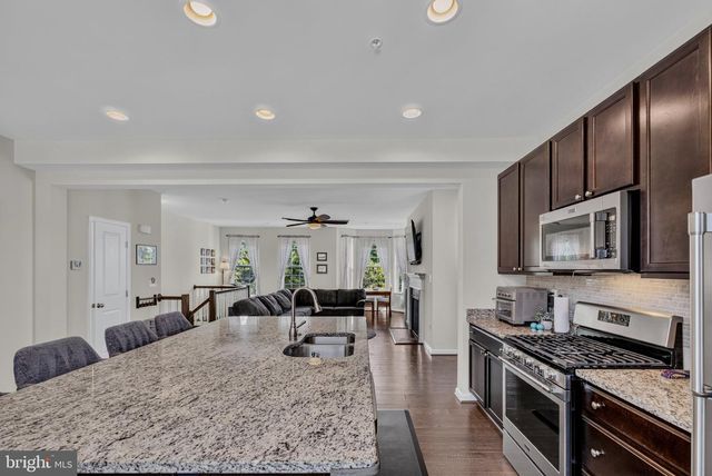 242-A BUCKEYE CIR, La Plata, MD 20646