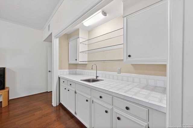 3678 Hidden Dr Apt 1301, San Antonio, TX 78217