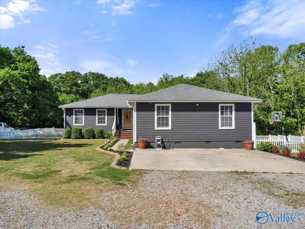 908 Wess Taylor Road, Huntsville, AL 35811