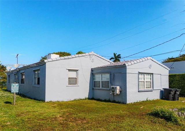2125 Bay Dr, Miami Beach, FL 33141