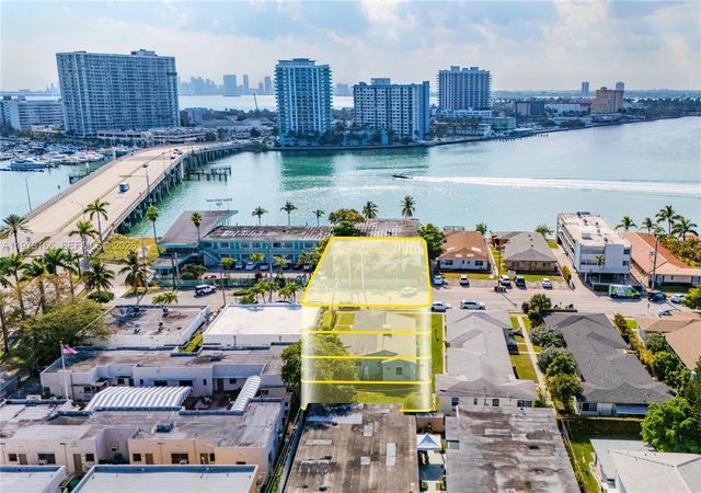 2125 Bay Dr, Miami Beach, FL 33141