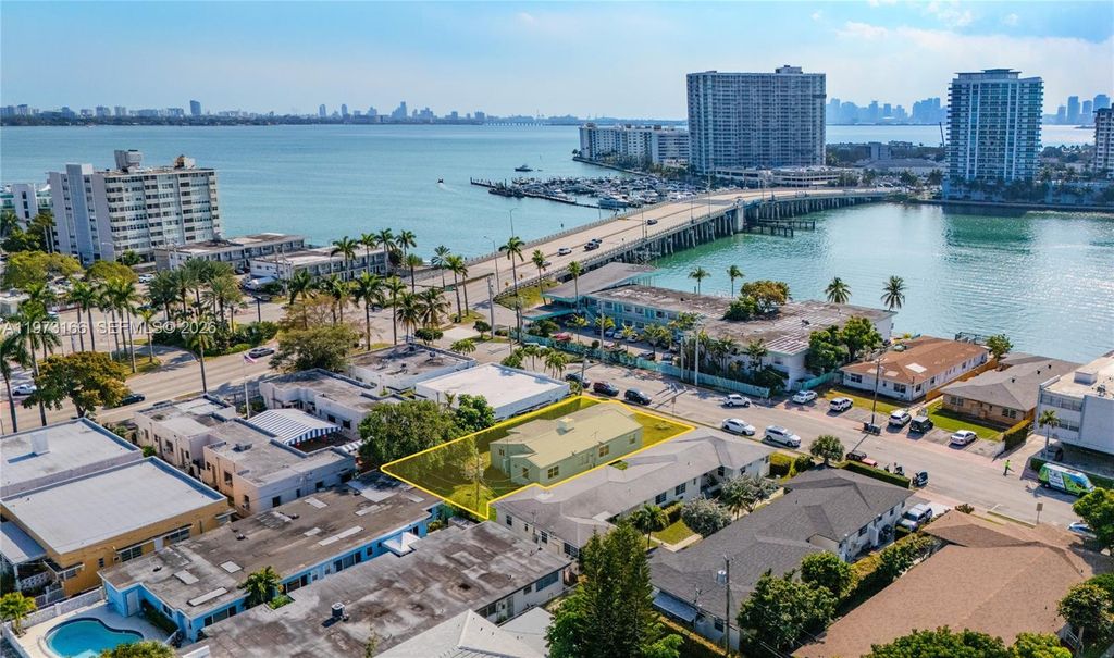 2125 Bay Dr, Miami Beach, FL 33141
