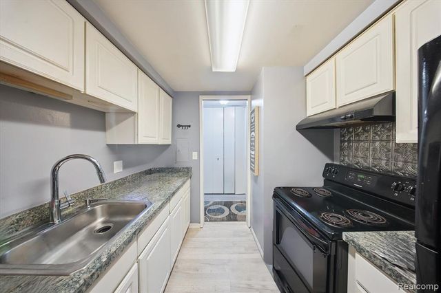 8200 Jefferson Avenue 102, Detroit, MI 48214