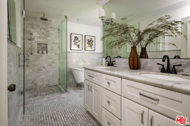 936 Chantilly Road, Los Angeles, CA 90077