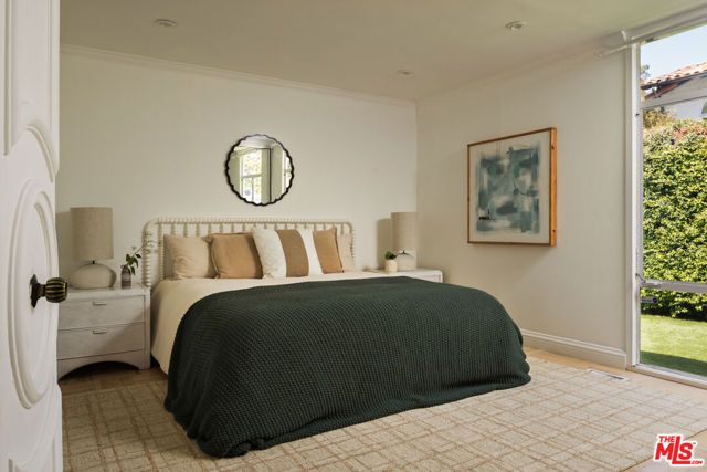 936 Chantilly Road, Los Angeles, CA 90077