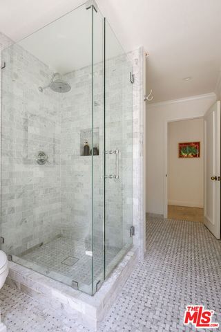 936 Chantilly Road, Los Angeles, CA 90077