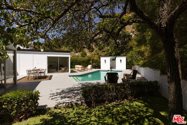 936 Chantilly Road, Los Angeles, CA 90077