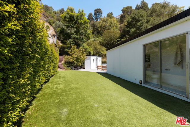936 Chantilly Road, Los Angeles, CA 90077