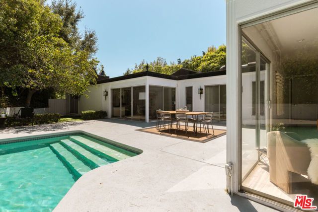 936 Chantilly Road, Los Angeles, CA 90077