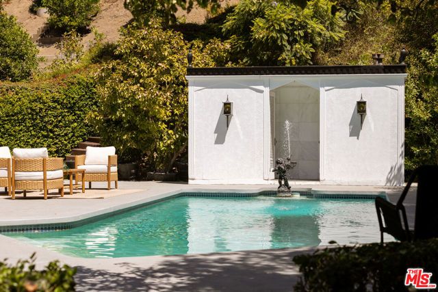 936 Chantilly Road, Los Angeles, CA 90077