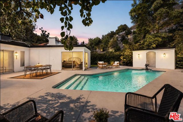 936 Chantilly Road, Los Angeles, CA 90077