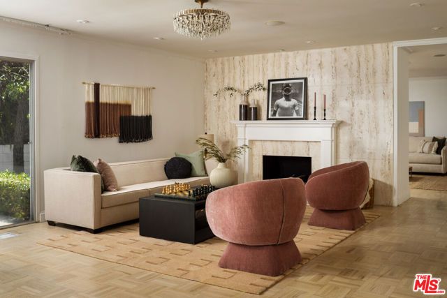 936 Chantilly Road, Los Angeles, CA 90077