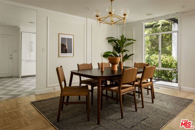 936 Chantilly Road, Los Angeles, CA 90077