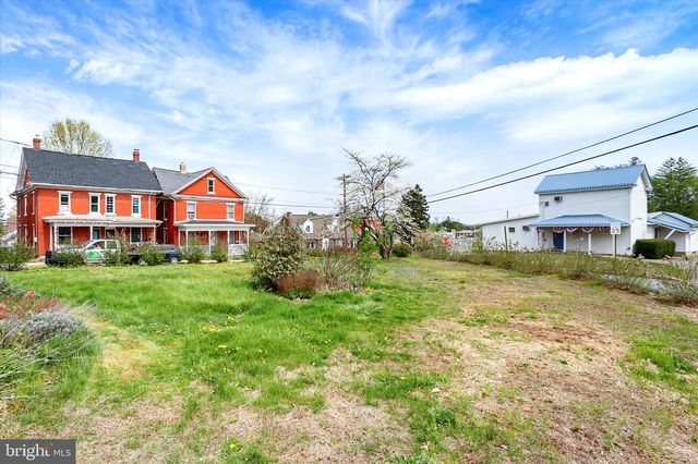 90 E MAIN ST, Elizabethville, PA 17023