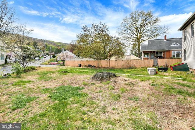 90 E MAIN ST, Elizabethville, PA 17023