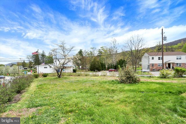 90 E MAIN ST, Elizabethville, PA 17023