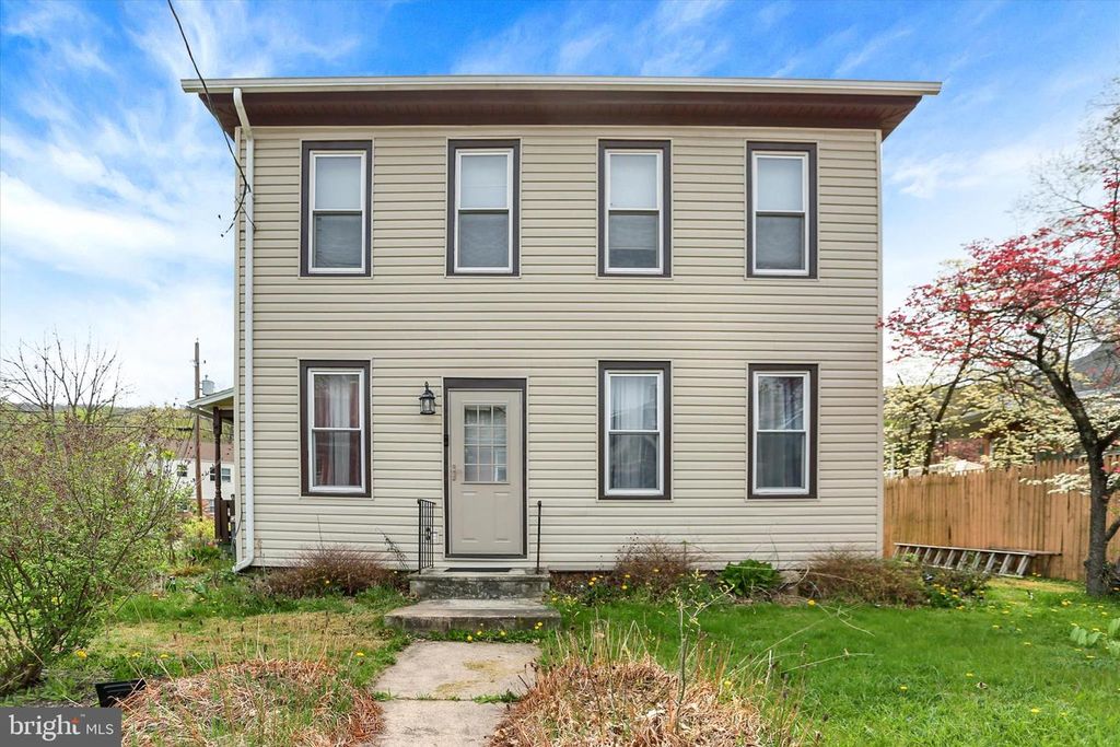 90 E MAIN ST, Elizabethville, PA 17023
