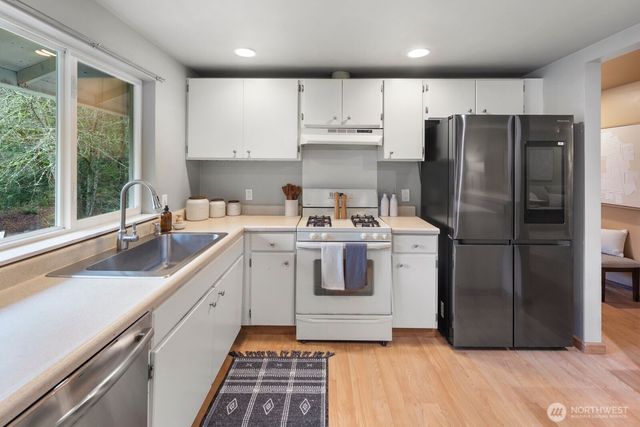 5612 159th Place NE, Redmond, WA 98052