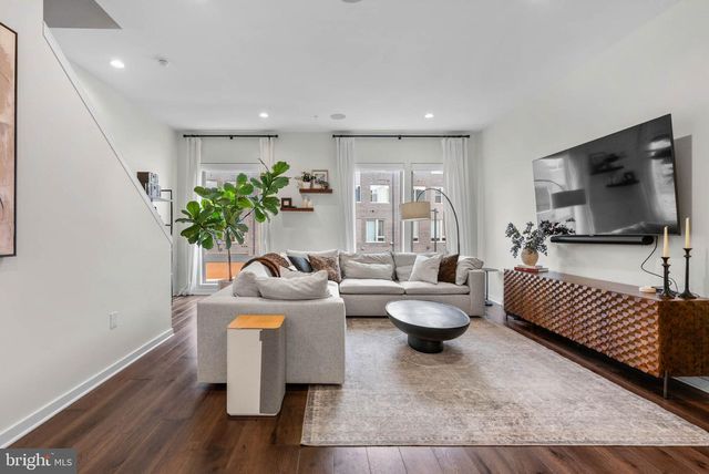 3104 PIERVIEW LN, Philadelphia, PA 19125