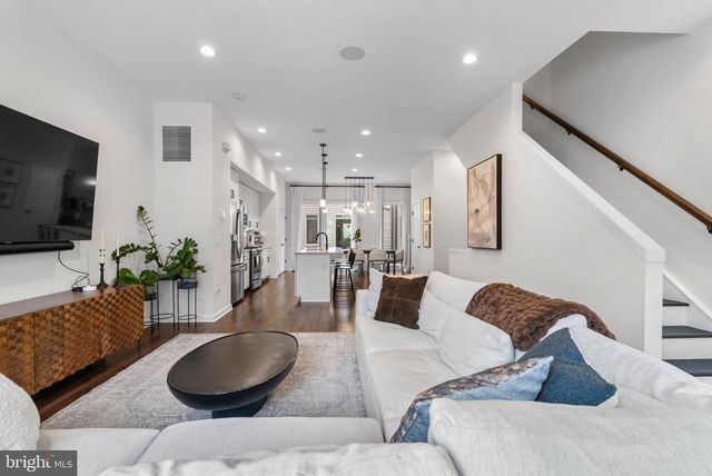 3104 PIERVIEW LN, Philadelphia, PA 19125