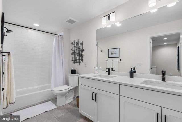 3104 PIERVIEW LN, Philadelphia, PA 19125