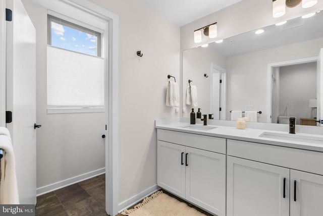 3104 PIERVIEW LN, Philadelphia, PA 19125