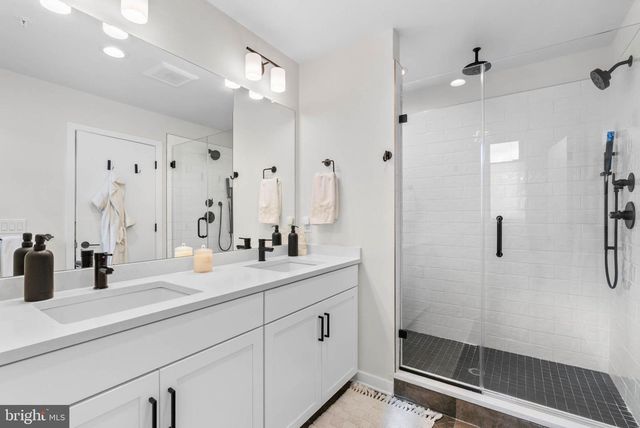 3104 PIERVIEW LN, Philadelphia, PA 19125