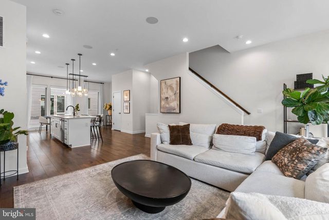 3104 PIERVIEW LN, Philadelphia, PA 19125