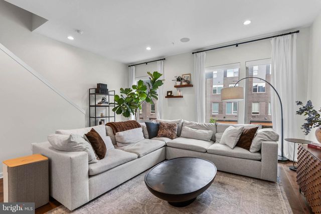 3104 PIERVIEW LN, Philadelphia, PA 19125