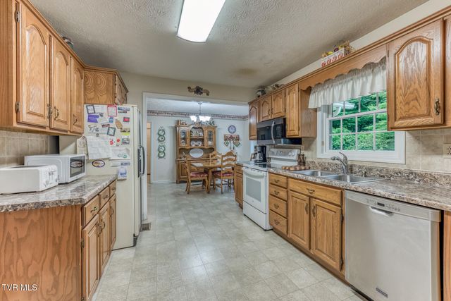 1678 Sluder Road, Shady Valley, TN 37688